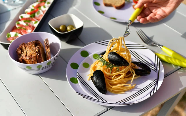 Berger Dots Melamin Geschirr-Set 16-tlg. Rot 2 Berger Dots Melamin Geschirr-Set 16-tlg. Rot – Bild 2